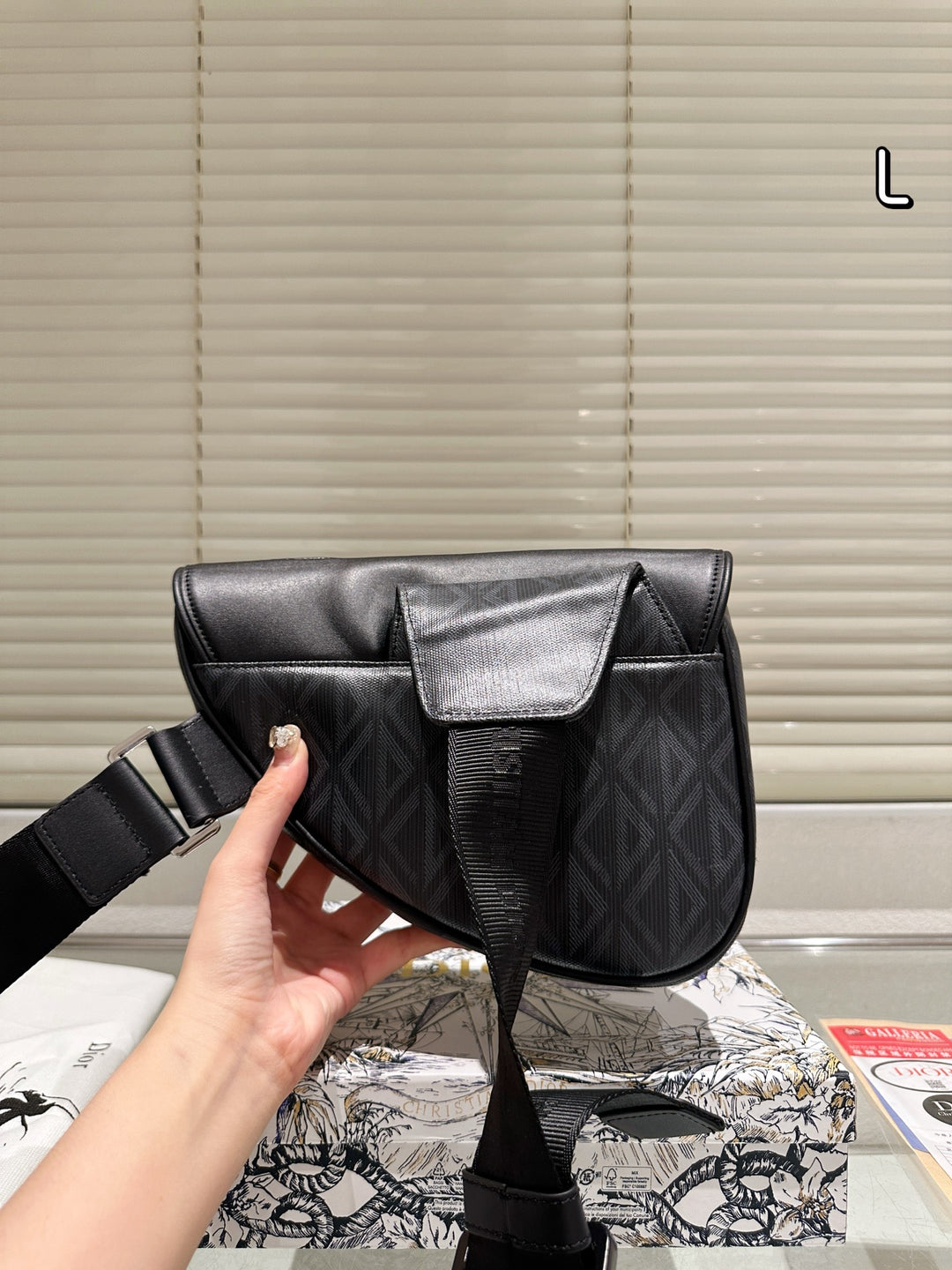 4-color elegant printed saddle bag