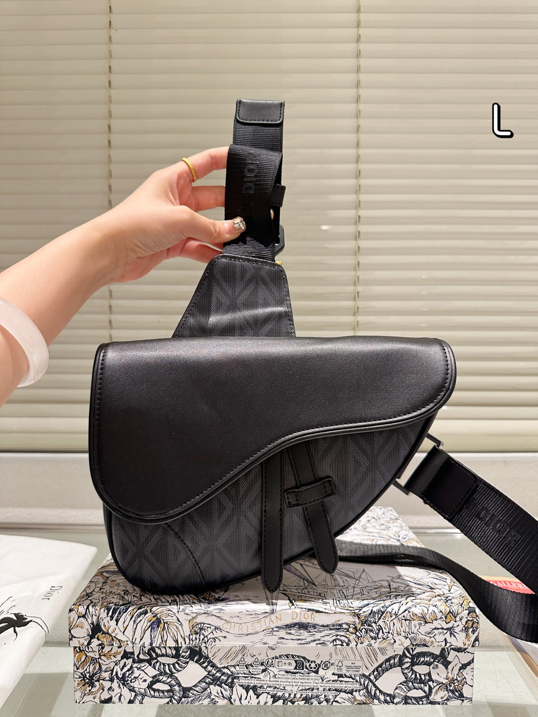 4-color elegant printed saddle bag