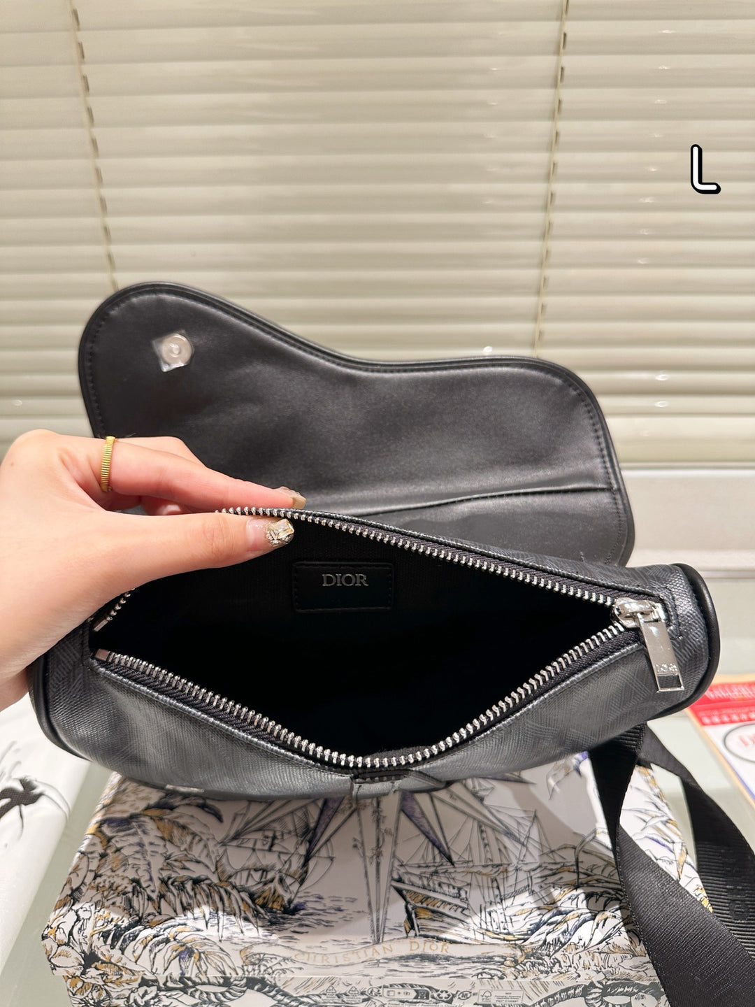 4-color elegant printed saddle bag