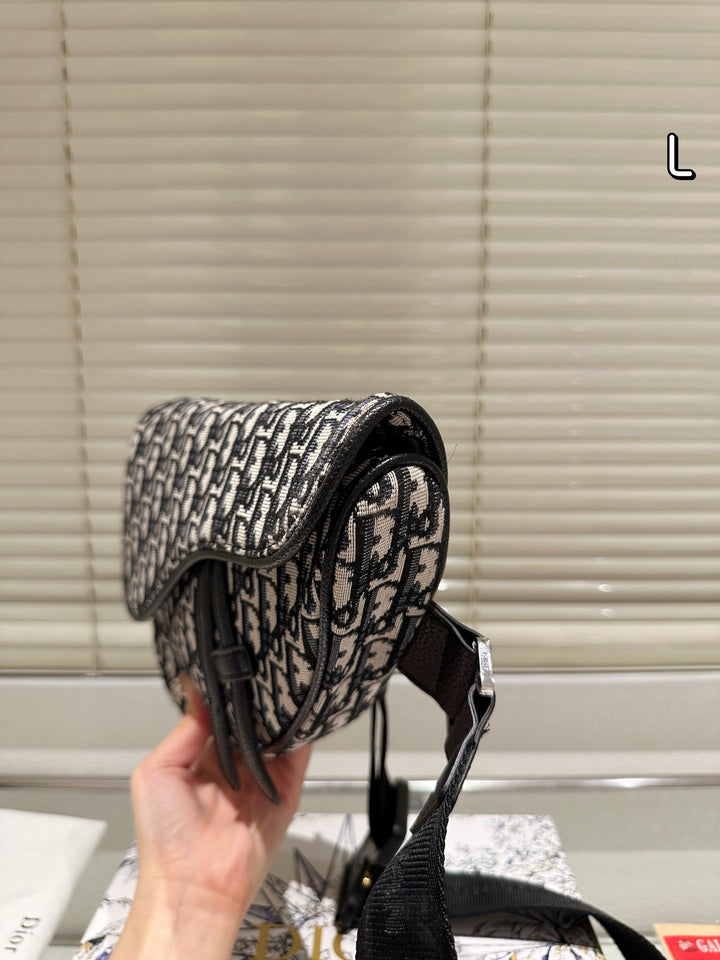 Fashionable woven letter logo saddle bag