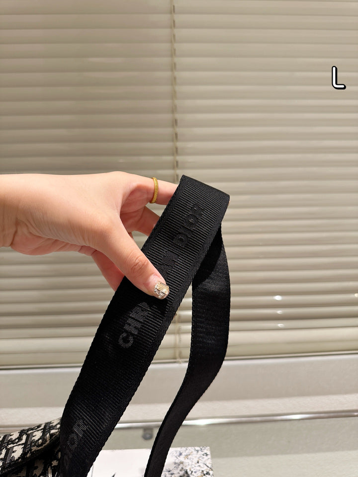 Fashionable woven letter logo saddle bag