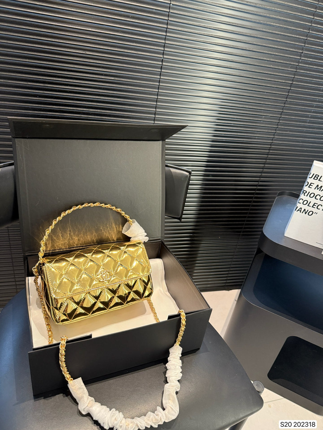 Four-Color Elegant Patent Leather Diamond-Quilted Chain Bag