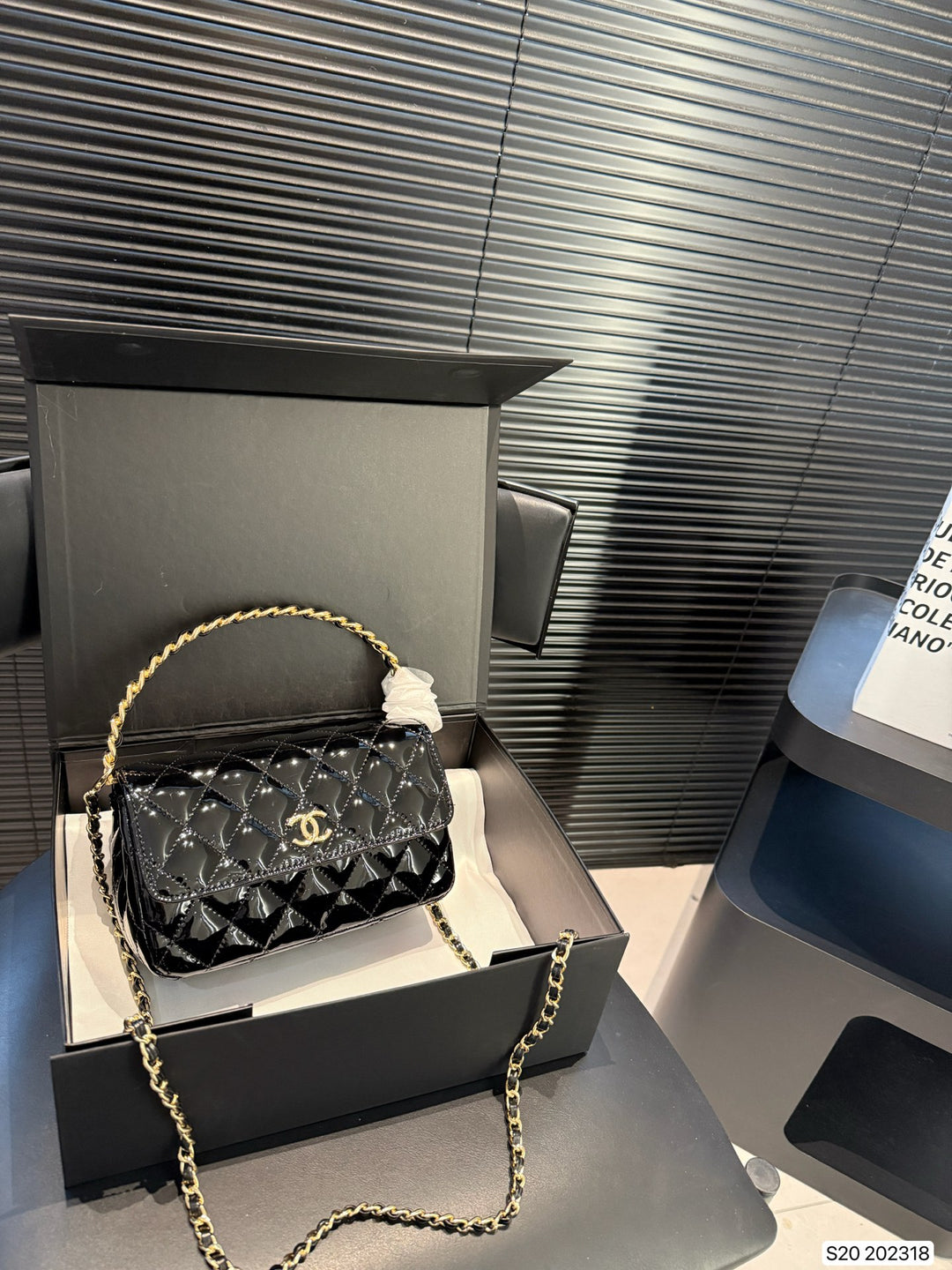 Four-Color Elegant Patent Leather Diamond-Quilted Chain Bag