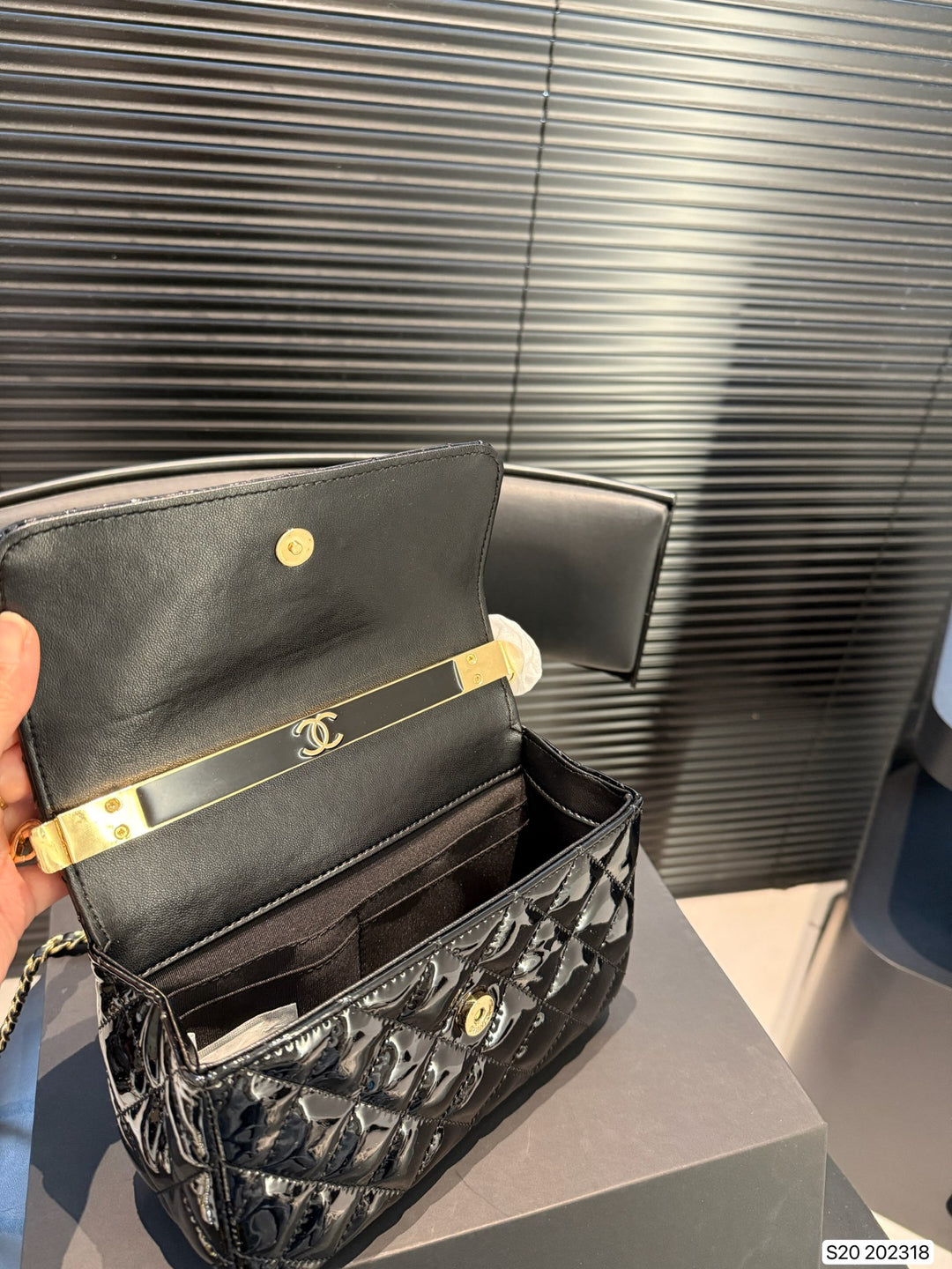 Four-Color Elegant Patent Leather Diamond-Quilted Chain Bag