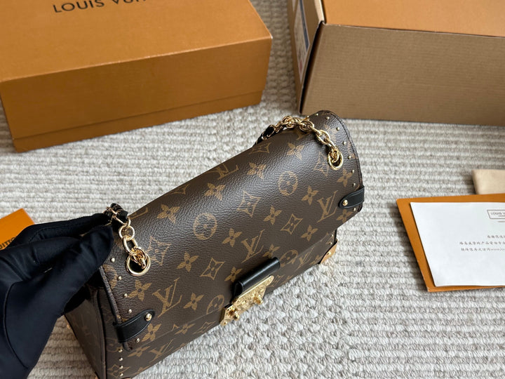 Unique Brown Floral Pattern Buckle Handbag
