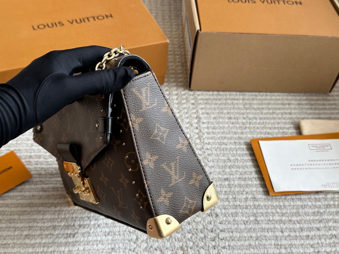 Unique Brown Floral Pattern Buckle Handbag