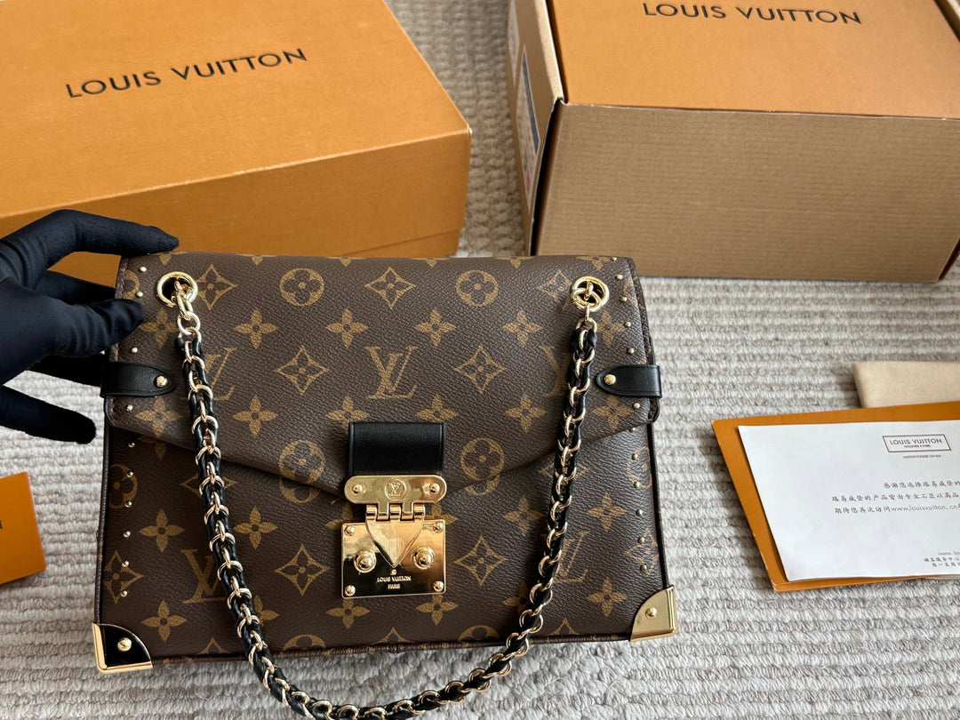 Unique Brown Floral Pattern Buckle Handbag