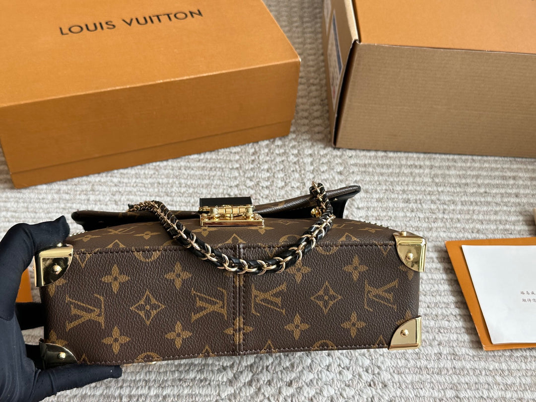 Unique Brown Floral Pattern Buckle Handbag