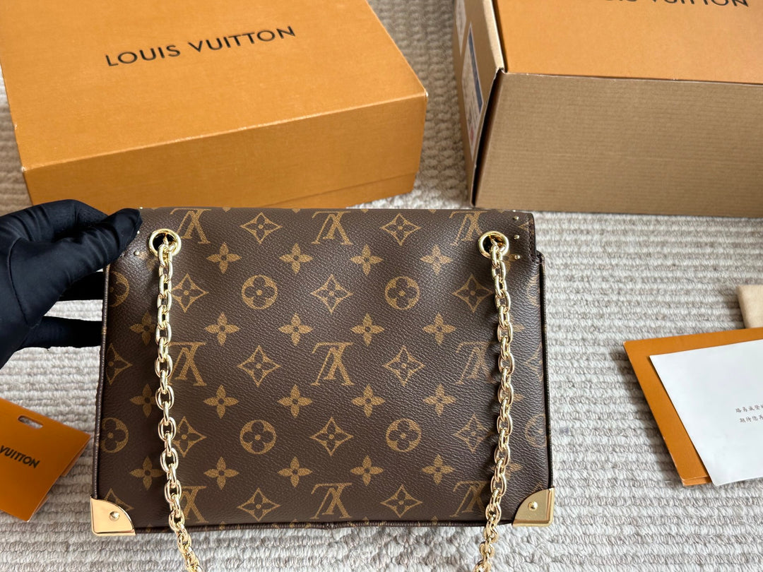 Unique Brown Floral Pattern Buckle Handbag