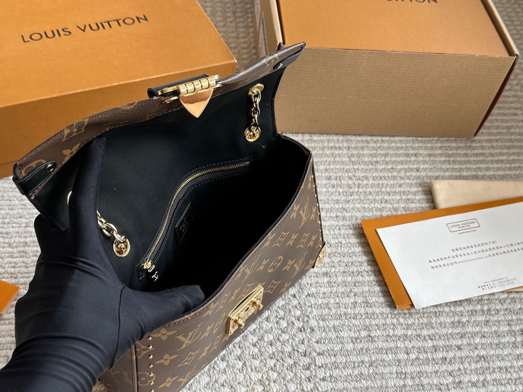 Unique Brown Floral Pattern Buckle Handbag