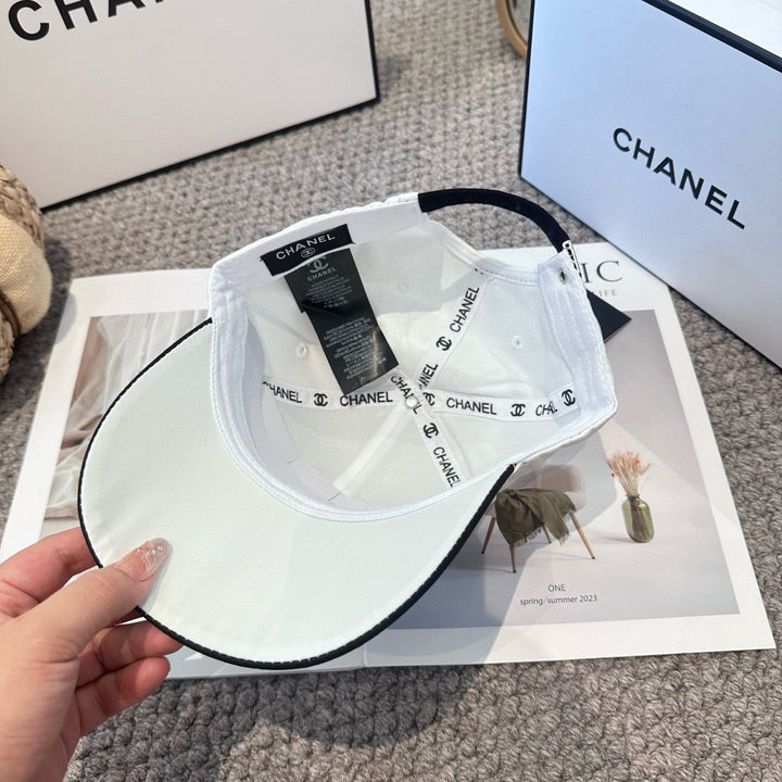 Elegant Color-Blocked Letter Print Hat