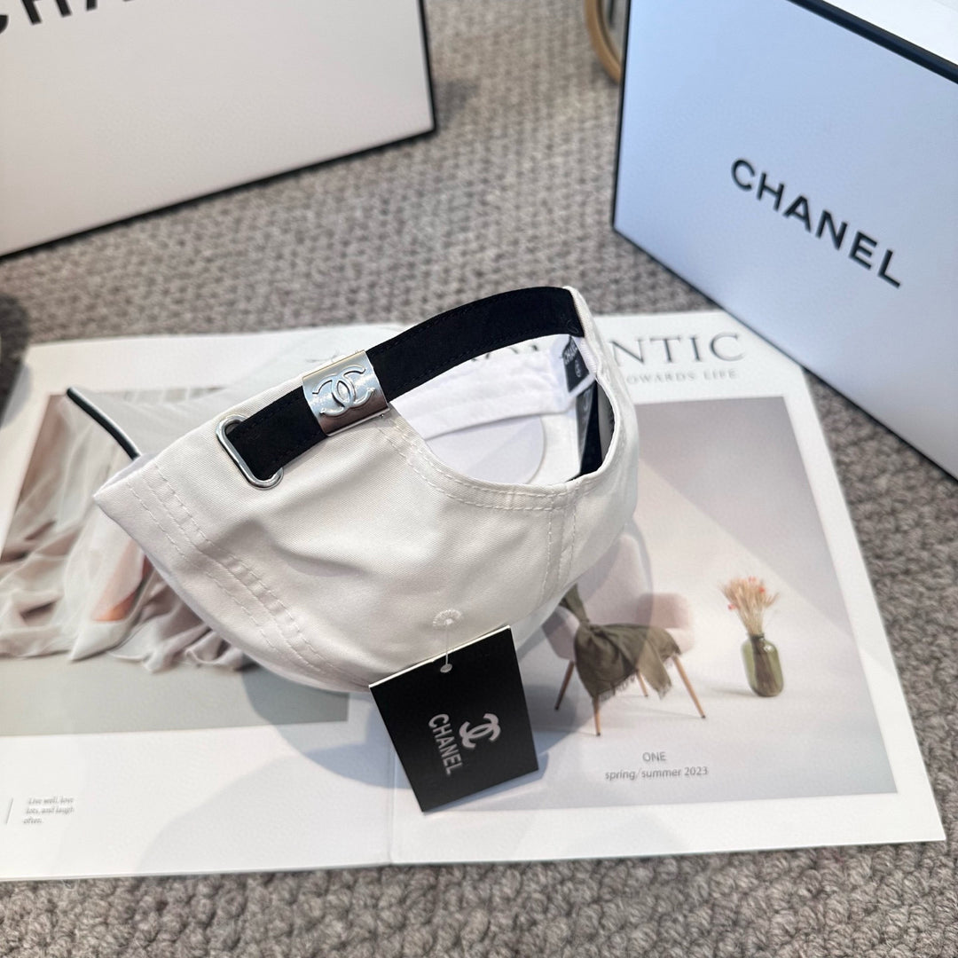 Elegant Color-Blocked Letter Print Hat