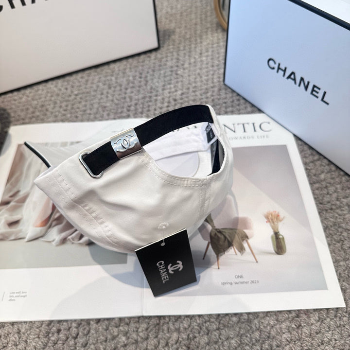 Elegant Color-Blocked Letter Print Hat