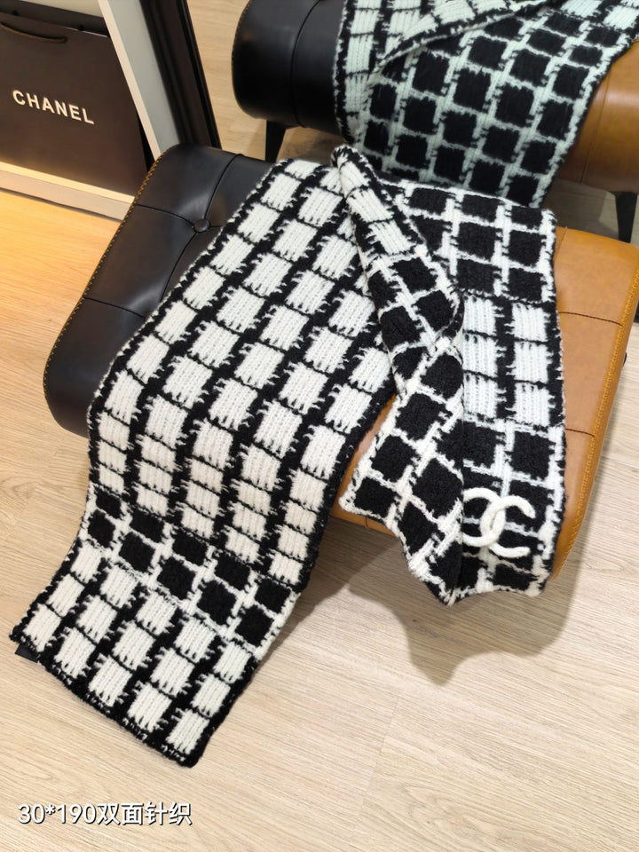 Elegant Black-and-White Checkered Knit Scarf