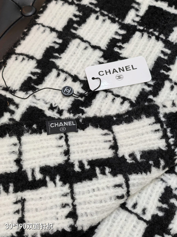 Elegant Black-and-White Checkered Knit Scarf