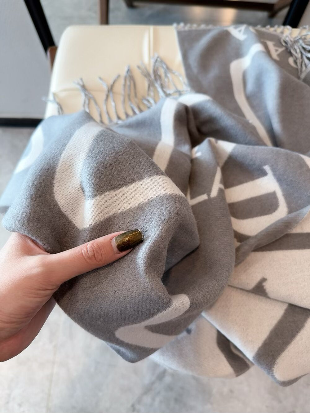 4-Color Autumn/Winter Triangle Logo Scarf