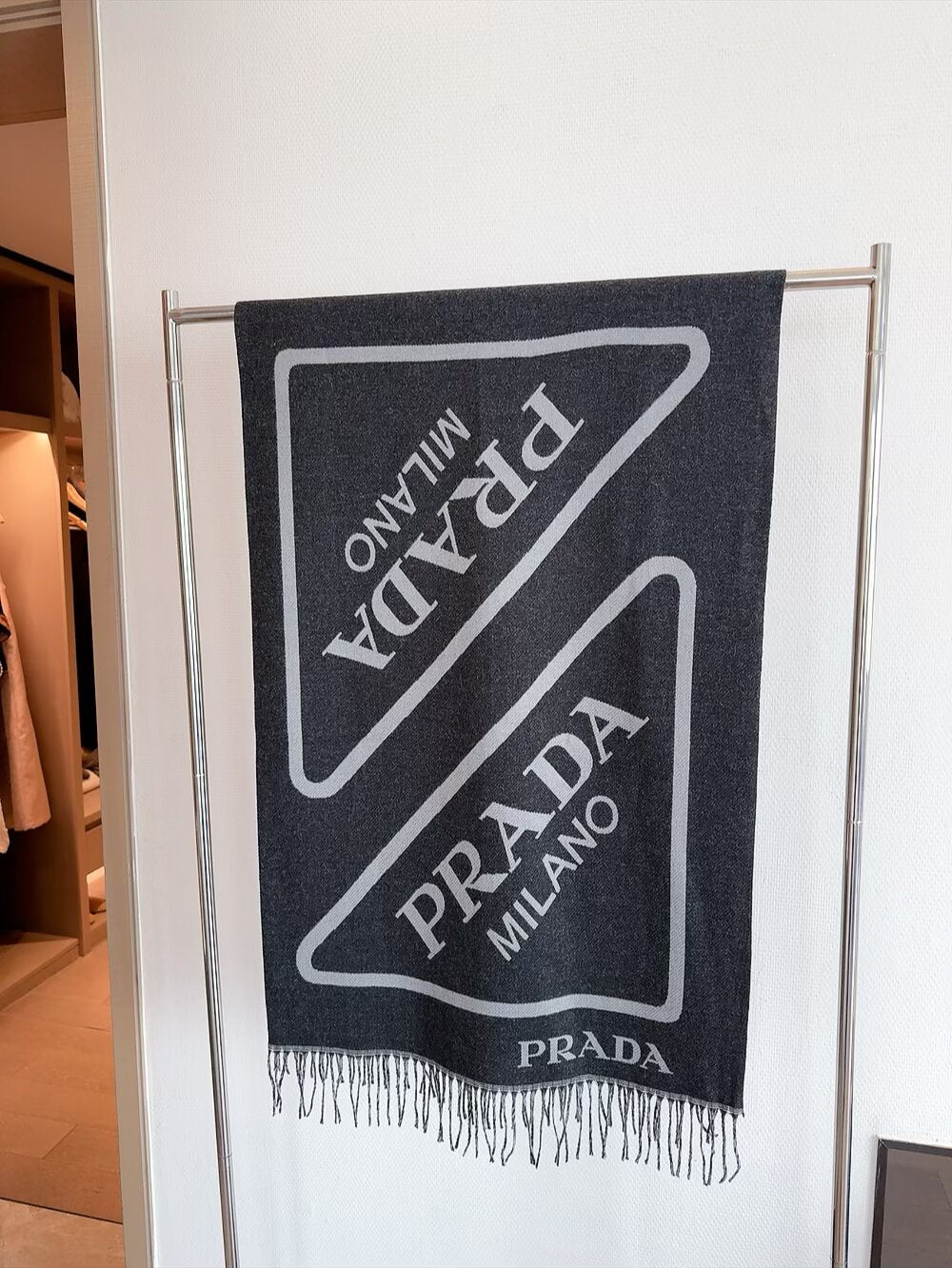 4-Color Autumn/Winter Triangle Logo Scarf