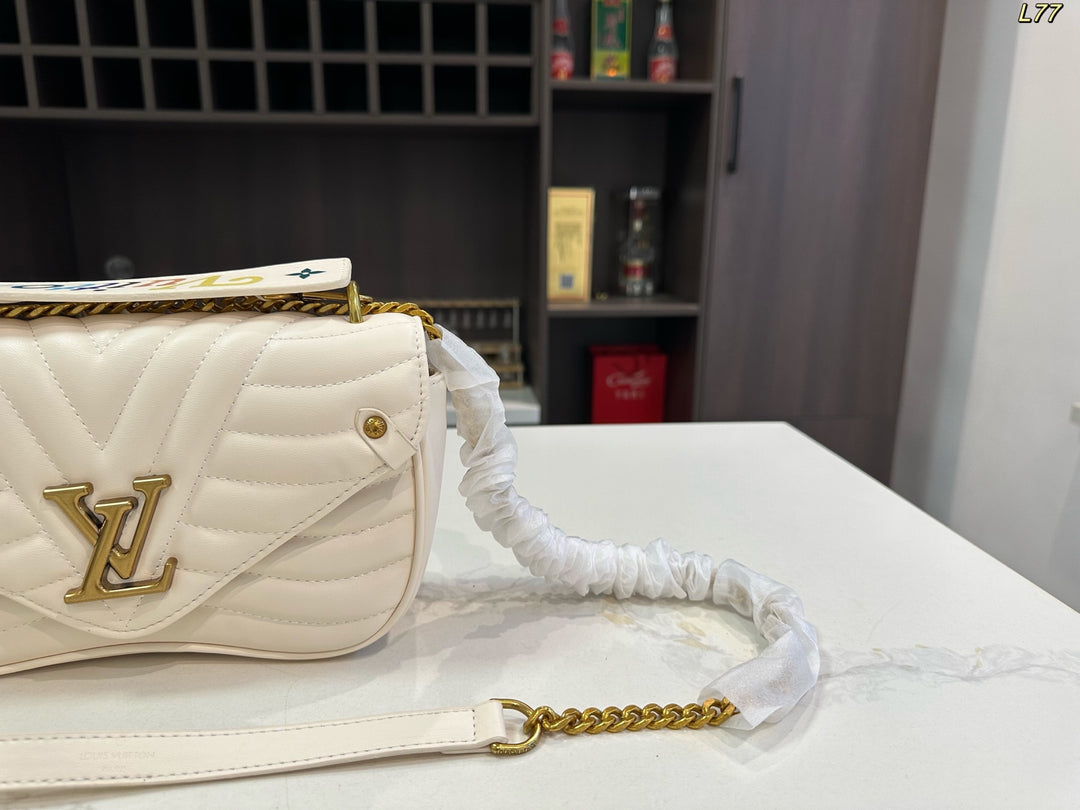 New Wave Pattern Flip-Top Chain Bag