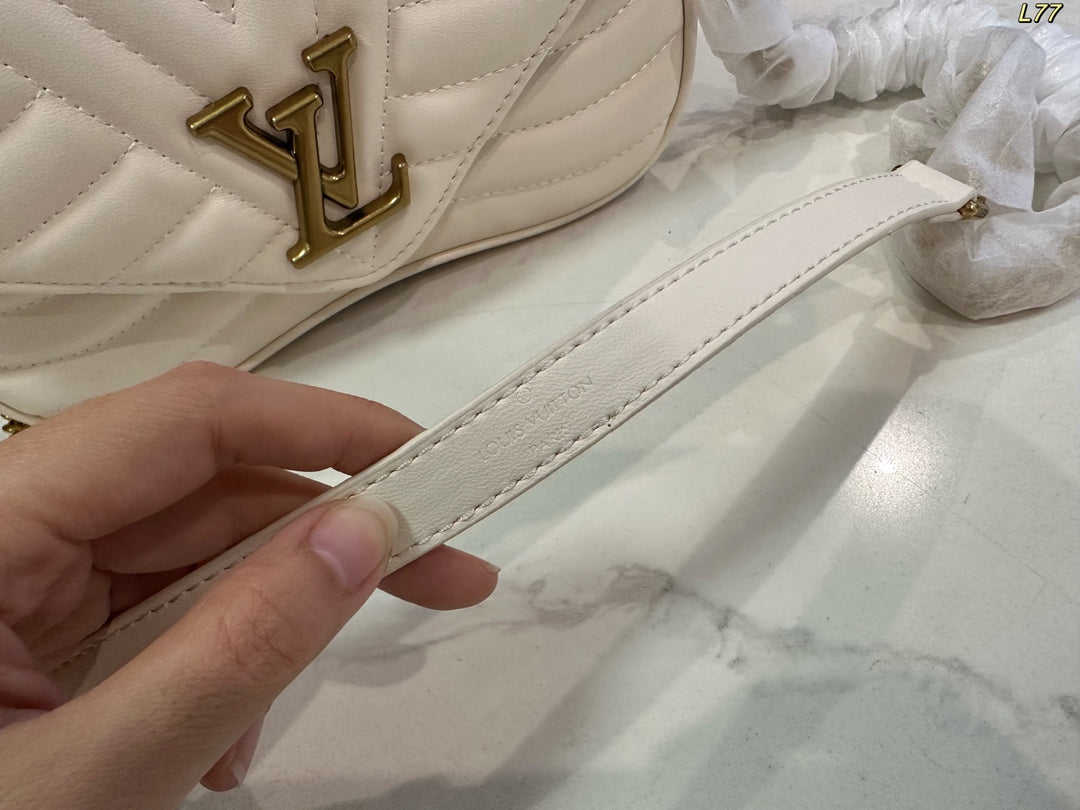 New Wave Pattern Flip-Top Chain Bag