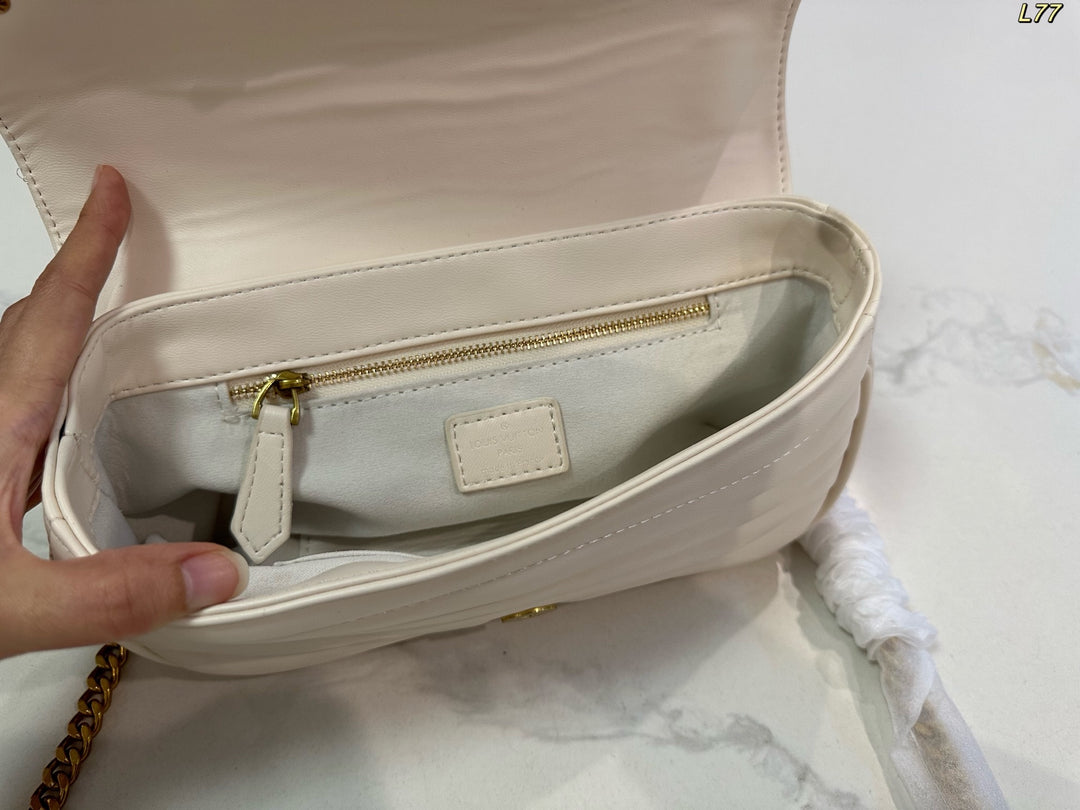 New Wave Pattern Flip-Top Chain Bag